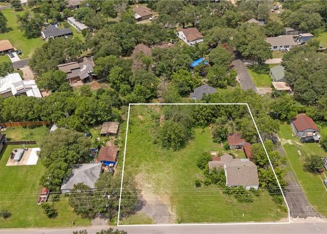 Property at 400 & 402 S Brazos Ave, Bryan, TX 77803, 5 beds, 2 baths
