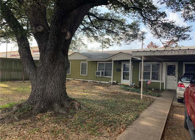 Property at 720 E Villa Maria Rd, Bryan, TX 77802, 3 beds, 2 baths