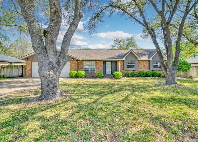 Property at 1807 Southwood Dr, College Station, TX 77840, 4 beds, 3 baths