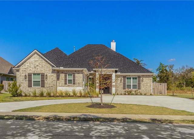 Property at 1624 Bennett St, Bryan, TX 77802, 4 beds, 2.5 baths