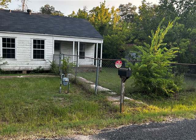 Property at 1207 South Dr S, Bryan, TX 77803, 2 beds, 1 bath