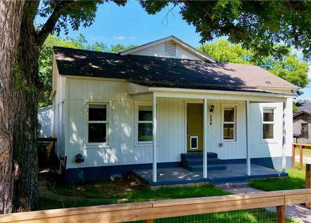 Property at 504 S Pine St, Calvert, TX 77837, 3 beds, 2 baths