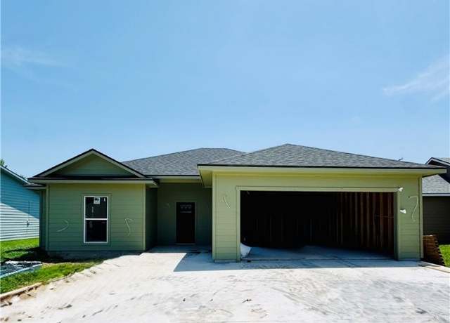 Property at 411 N Wrangler St, Franklin, TX 77856, 3 beds, 2 baths