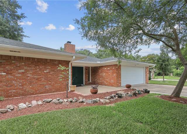 Property at 1212 Lancelot Cir, College Station, TX 77840, 3 beds, 2 baths