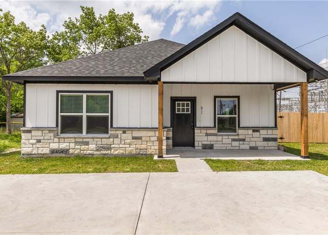 Property at 611 Levy St, Navasota, TX 77868, 3 beds, 2 baths