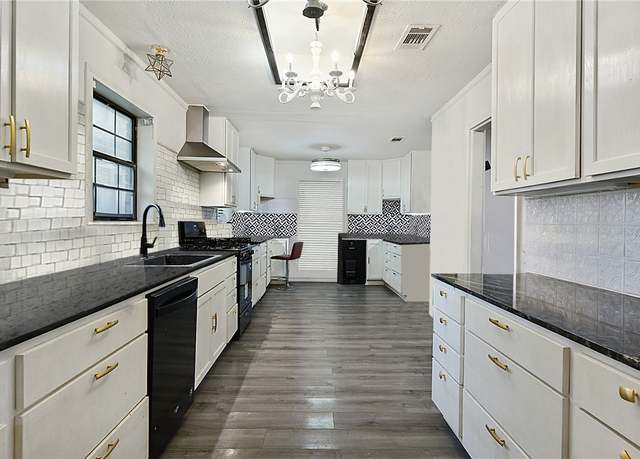 Property at 2809 Apple Creek Cir, Bryan, TX 77802, 5 beds, 3 baths