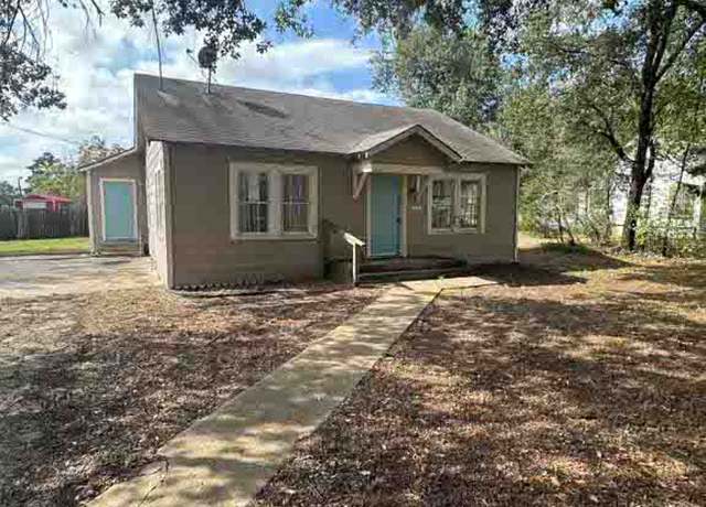 Property at 103 N Panama St, Madisonville, TX 77864, 3 beds, 2 baths