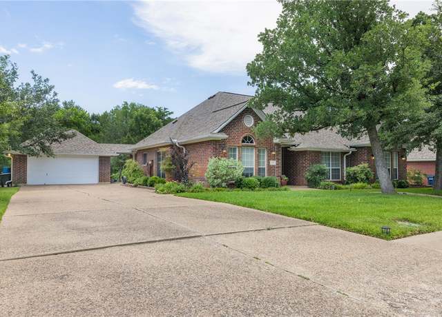 Property at 1713 Cardinal Ln, College Station, TX 77845, 4 beds, 2 baths