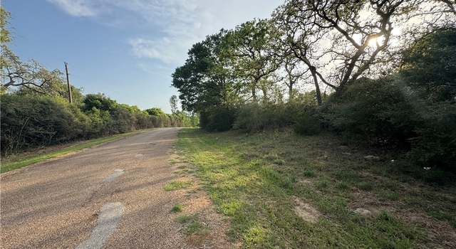 Photo of 302 Trail Hollow Cir, Somerville, TX 77879