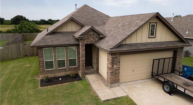 Photo of 833 Mockingbird St, Navasota, TX 77868