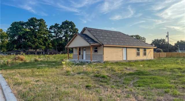 Photo of 1703 Pine St, Hearne, TX 77859