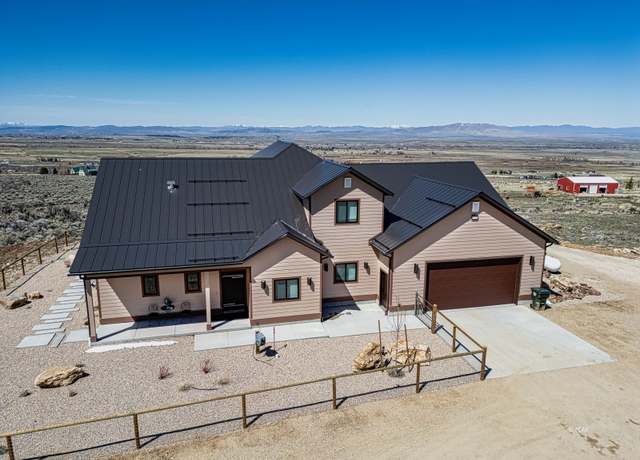 Property at 76 Foothill Dr, Lamoille, NV 89828, 3 beds, 2.5 baths