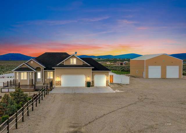 Property at 601 Diamondback Dr, Spring Creek, NV 89815, 6 beds, 3 baths