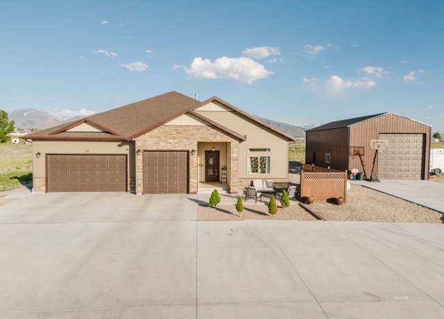Property at 22 Gallinas Dr, Spring Creek, NV 89815, 6 beds, 3 baths