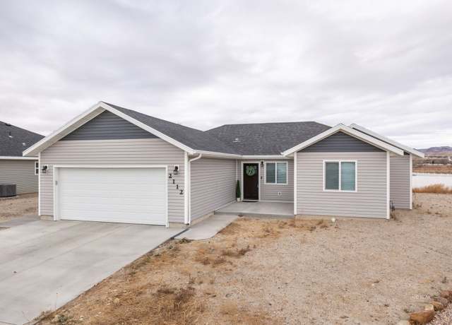 Property at 2112 Village Green Cir, Elko, NV 89801, 4 beds, 2 baths