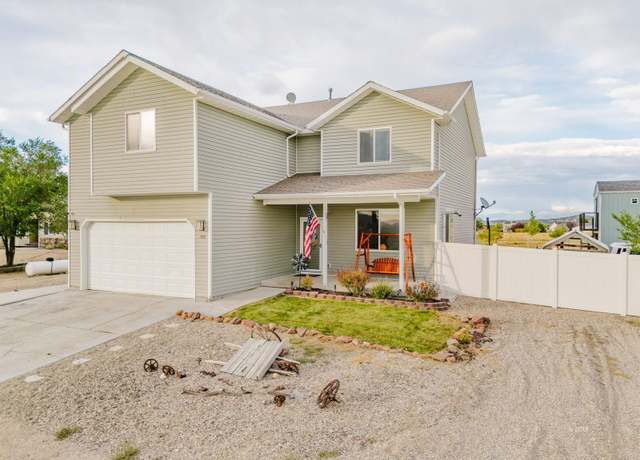 Property at 470 Lawndale Dr, Spring Creek, NV 89815, 4 beds, 2.5 baths