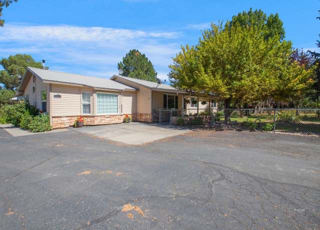 Property at 422 Lawndale Dr, Spring Creek, NV 89815, 3 beds, 2 baths