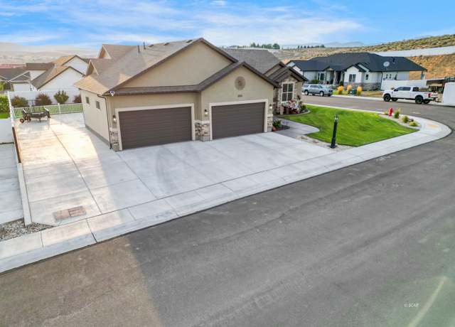 Property at 2034 Eagle Ridge Loop, Elko, NV 89801, 3 beds, 2 baths