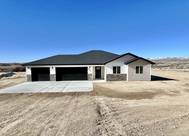 Property at 2802 Incline Ave, Elko, NV 89801, 4 beds, 2 baths