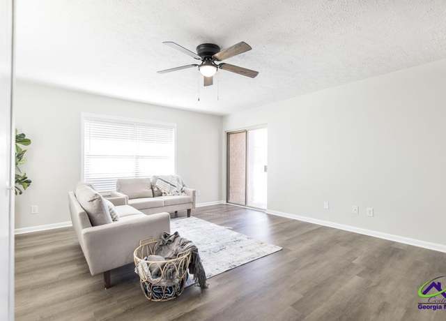 Property at 105 Westcliff Cir, Warner Robins, GA 31093, 2 beds, 1 bath