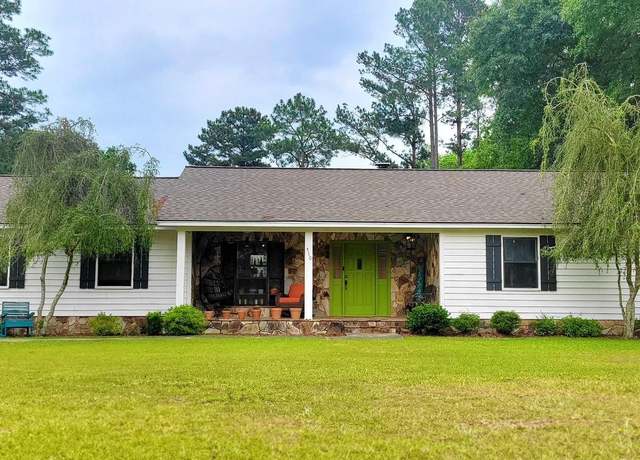 Property at 510 Evergreen Cir, Eastman, GA 31023, 3 beds, 2 baths