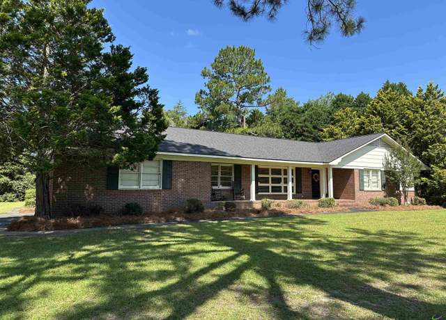 Property at 3 Clark Dr, Hawkinsville, GA 31036, 3 beds, 2 baths