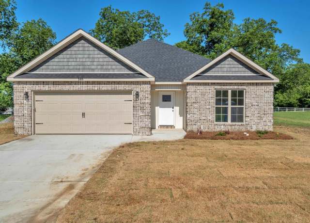Property at 146 Village Cir, Cochran, GA 31014, 3 beds, 2 baths