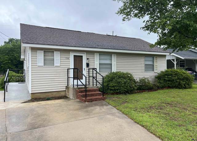 Property at 726 Mcarthur Blvd Blvd, Warner Robins, GA 31093, 5 beds, 2 baths