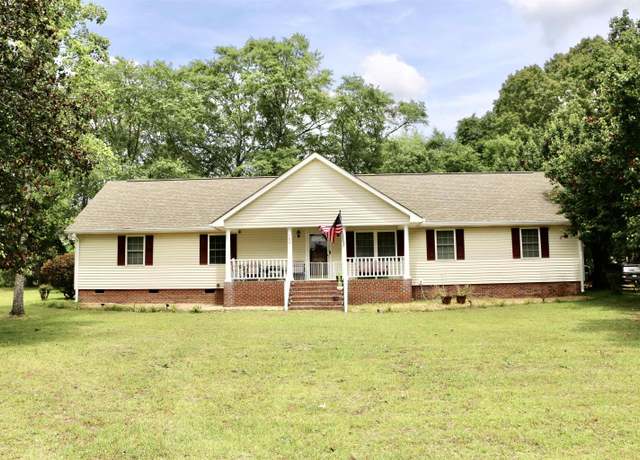 Property at 103 S Twelfth St, Cochran, GA 31014, 3 beds, 2 baths
