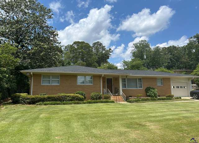 Property at 301 Pine Valley Dr, Warner Robins, GA 31088, 3 beds, 2 baths