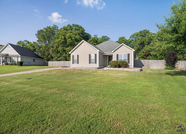Property at 135 Pond Dr, Kathleen, GA 31047, 4 beds, 2 baths