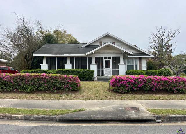 Property at 25 W Marion St, Reynolds, GA 31076, 4 beds, 3 baths