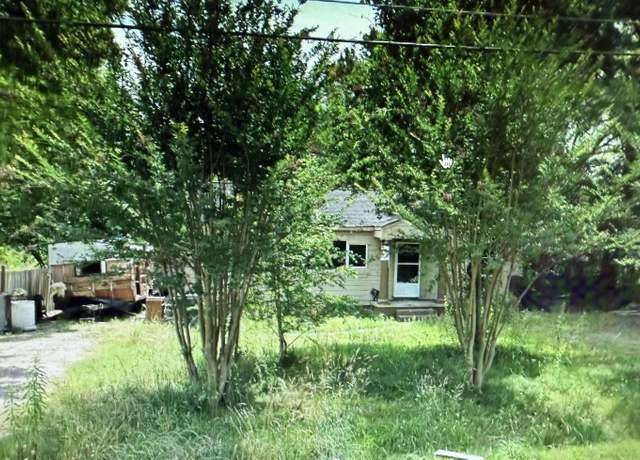 Property at 2715 Barrett Ave, Macon, GA 31206, 3 beds, 2 baths