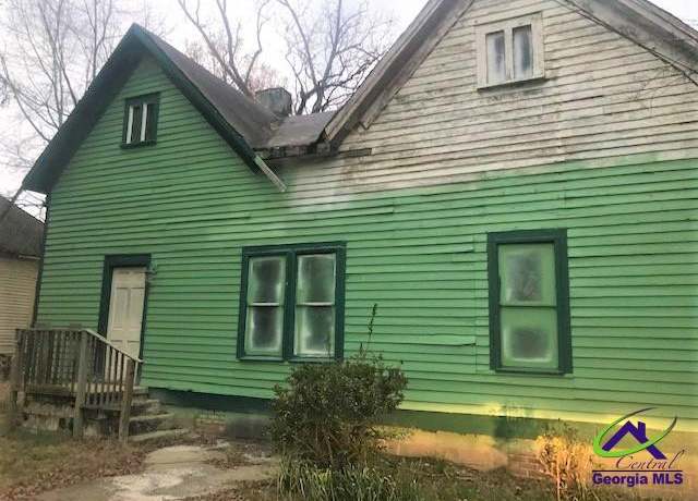 Property at 213 E Johnson St, Dublin, GA 31021, 4 beds, 2 baths