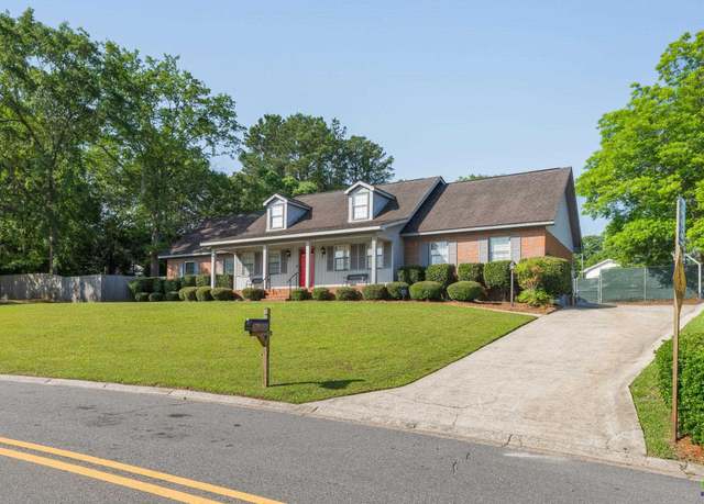 Property at 207 Oak Forest Ln, Warner Robins, GA 31088, 4 beds, 3 baths
