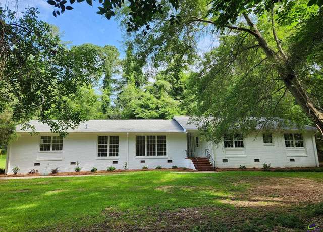 Property at 131 Crestwood Dr, Macon, GA 31211, 4 beds, 2.5 baths