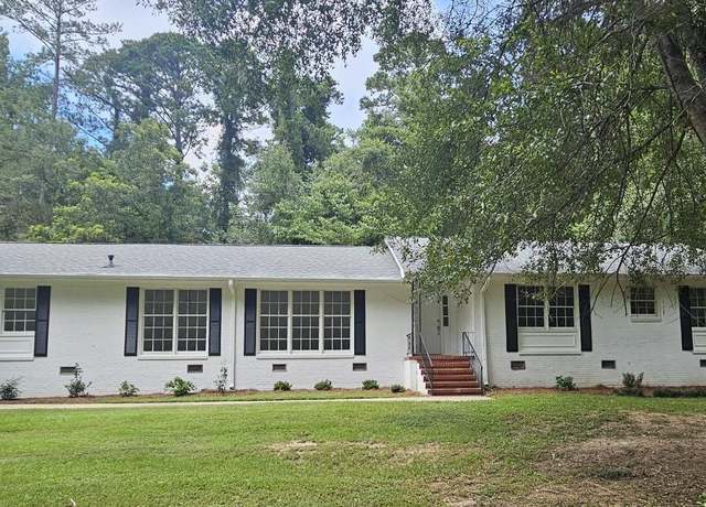 Property at 131 Crestwood Dr, Macon, GA 31211, 4 beds, 2.5 baths