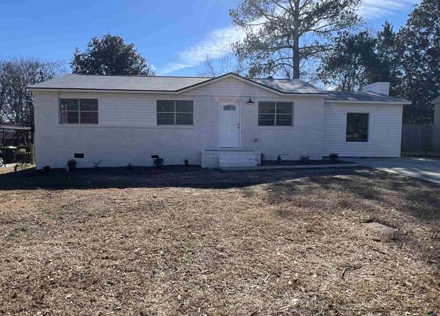 Property at 105 Dudley St, Warner Robins, GA 31088, 3 beds, 2 baths