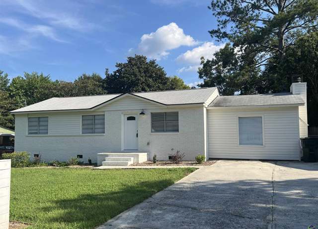 Property at 105 Dudley St, Warner Robins, GA 31088, 3 beds, 2 baths