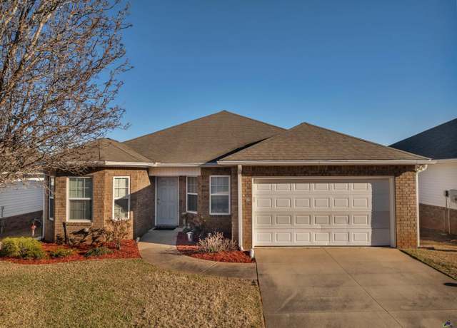Property at 222 Pebble Beach Dr, Perry, GA 31069, 3 beds, 2 baths