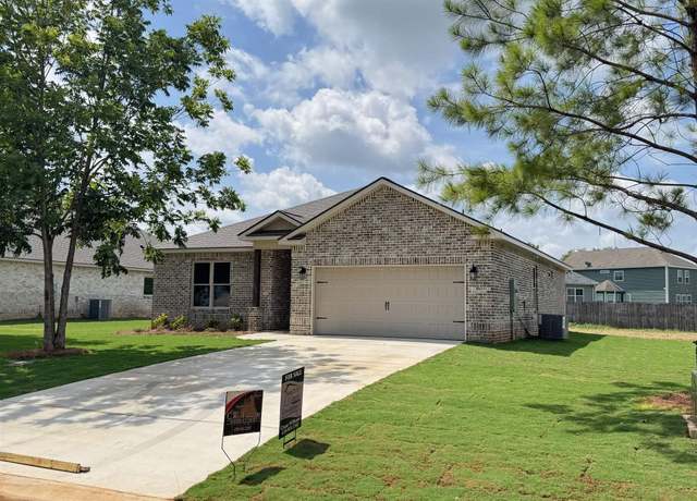 Property at 111 Mayberry Ln, Warner Robins, GA 31093, 3 beds, 2 baths