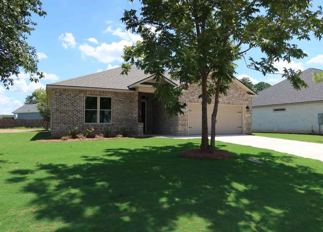 Property at 111 Mayberry Ln, Warner Robins, GA 31088, 3 beds, 2 baths