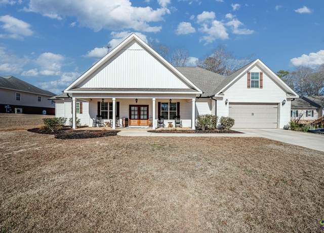 Property at 139 Lake Lillian Dr, Perry, GA 31069, 4 beds, 3 baths