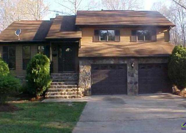 Property at 2655 West Rd, Riverdale, GA 30296, 4 beds, 2.5 baths