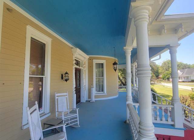 Property at 41 Merritt St, Hawkinsville, GA 31036, 8 beds, 4 baths