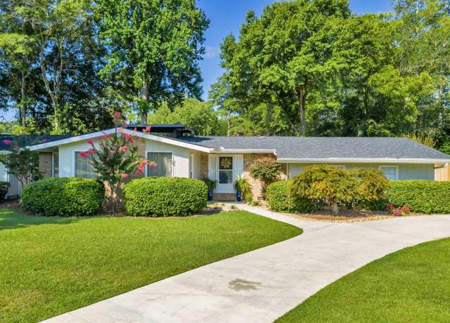 Property at 1015 Country Club Rd, Perry, GA 31069, 3 beds, 2.5 baths