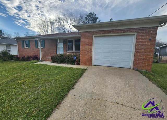Property at 114 Windsor Dr, Warner Robins, GA 31088, 3 beds, 2 baths