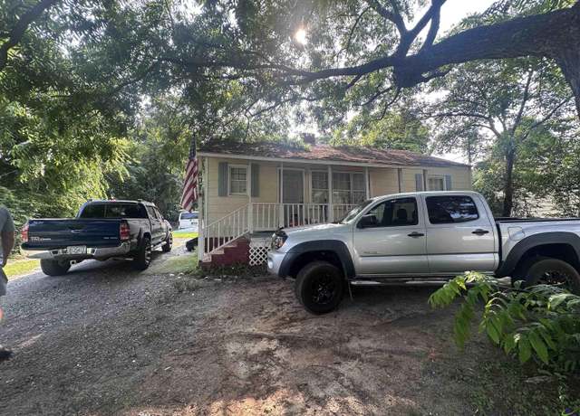 Property at 807 Mcarthur Blvd Blvd, Warner Robins, GA 31093, 3 beds, 2 baths