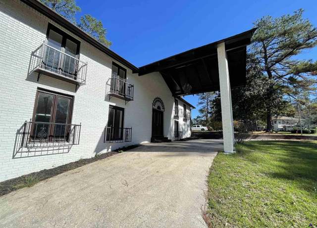 Property at 202 Lake Front Dr, Warner Robins, GA 31088, 4 beds, 3 baths