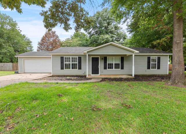 Property at 315 Woods Trl, Perry, GA 31069, 3 beds, 2 baths